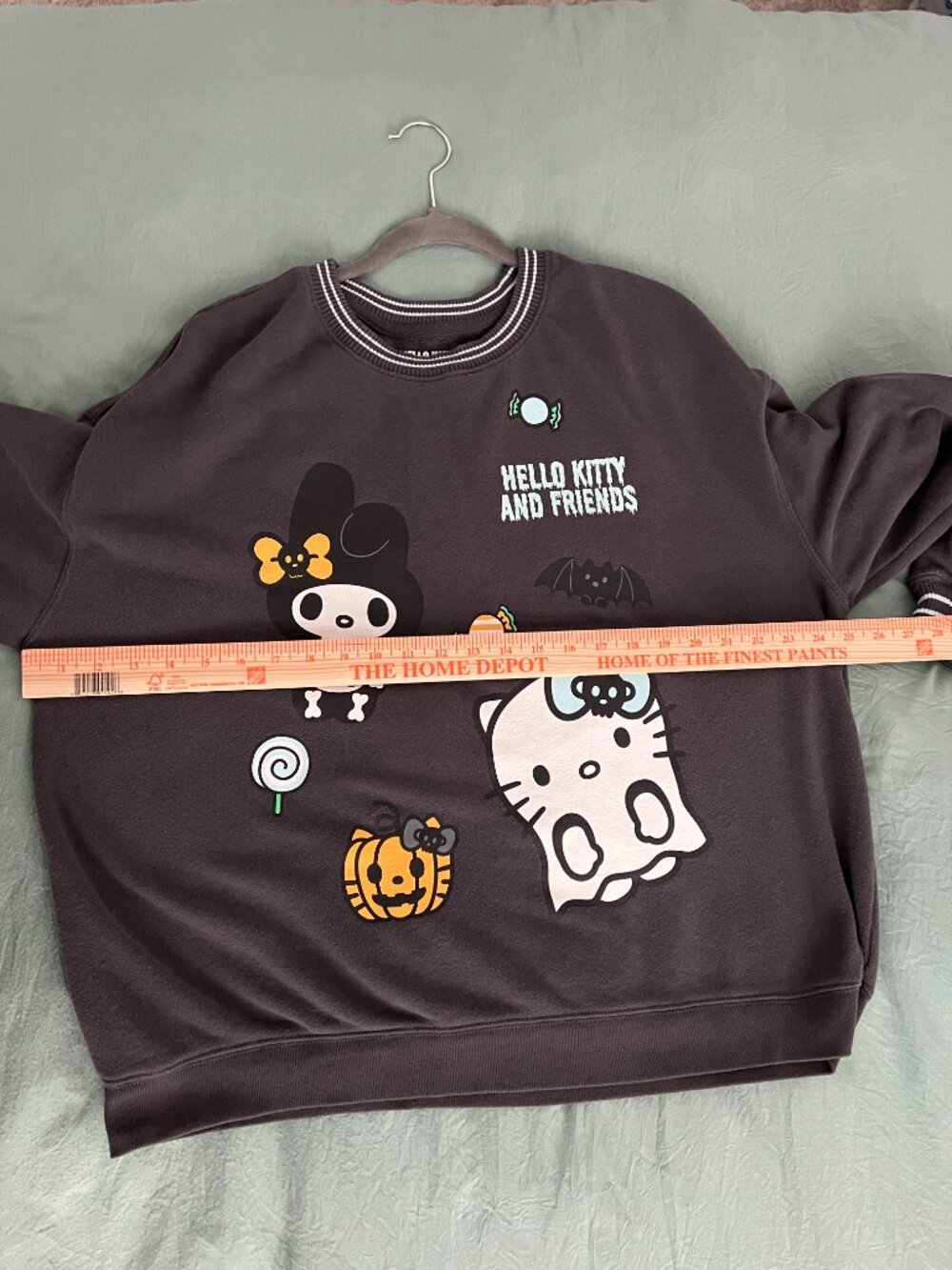 Hello Kitty and Friends by Sanrio Hybrid Women's Halloween Sweatshirt Black XXL - Picture 8 of 10